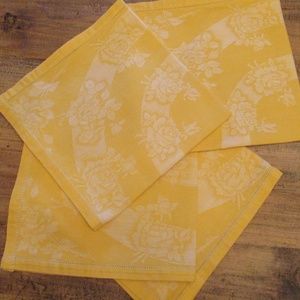 4 Gold & white Rose embossed cloth napkins and Tablecloth